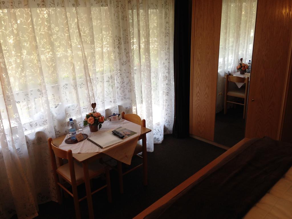 Mosel-Pension Gaestehaus Christiane, Броденбах Стая снимка