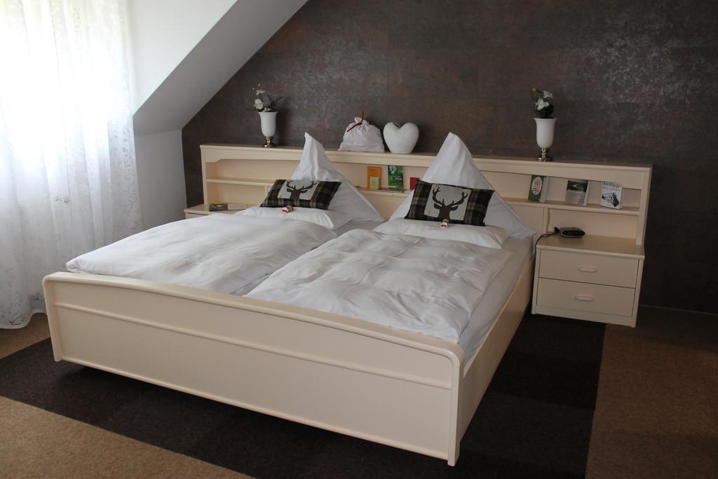 Mosel-Pension Gaestehaus Christiane, Броденбах Стая снимка